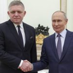 Cavaliers atropellan a Bucks en casa